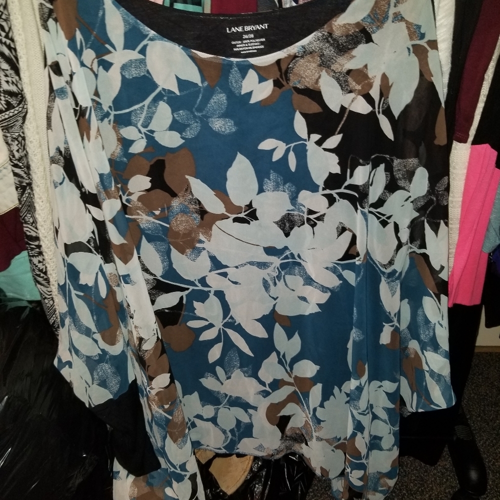 Beautiful blouse - Picture 2 of 2